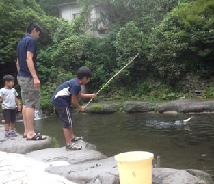 渓谷料理 一寸法師 しし鍋 ヤマメ マス料理 ヤマメ マス釣堀り 熊本県山鹿市菊鹿町 矢谷渓谷